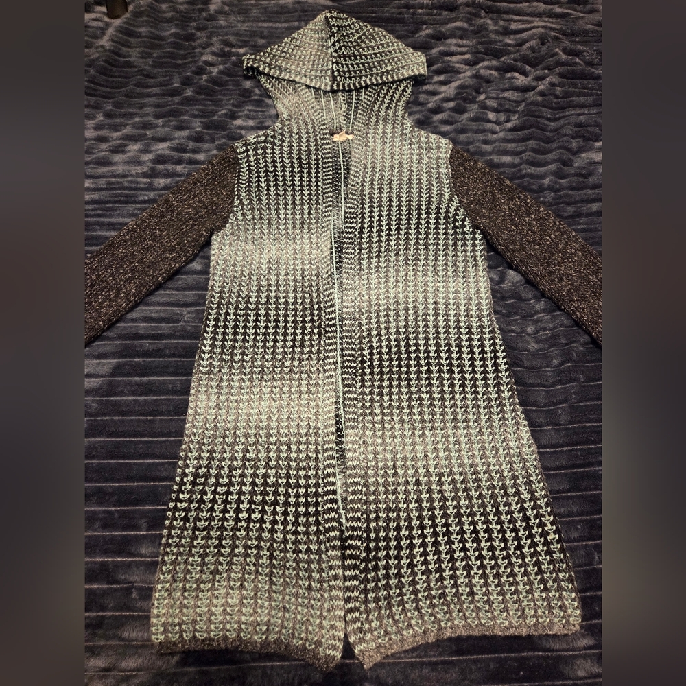 LIKE NEW Hem & Thread Hooded Ombre Cardigan - Small